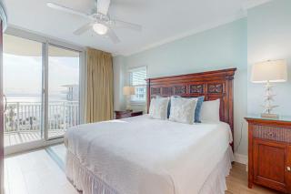 Beautiful beachfront home with balcony shared pool and beach access - 1