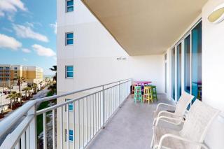 4th-floor beach-chic condo at waterscape - waterfall & lazy river - 0