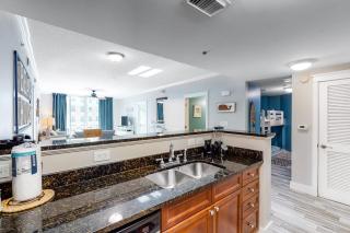 Inviting Coastal Condo On Okaloosa Island Waterfall Lazy River - 4