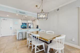 Spacious Rental w Views Of The Gulf Beach Service Walk To Restaurants - 6