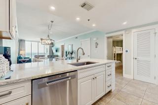 Spacious Rental w Views Of The Gulf Beach Service Walk To Restaurants - 3