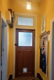 CROOKED MILE COTTAGE - BY THE SEA - family friendly - 7