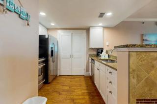 Beachy Gulf-front condo at Waterscape Washer&dryer in-unit 490 feet of beach - 4