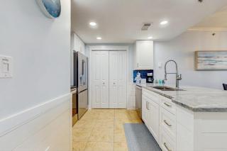 Warm Welcoming Condo On Okaloosa Island Steps To Beach Lazy River - 2