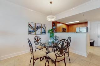 Beachview Condo with full kitchen shared pool and beach access - 6