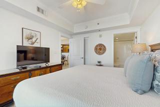 Beachview Condo with full kitchen shared pool and beach access - 1
