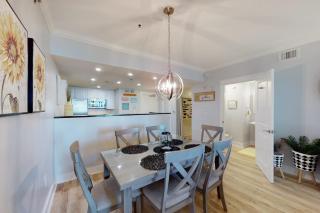 Handicap accessible ground-floor condo on Okaloosa Island Waterfall Lazy River - 7