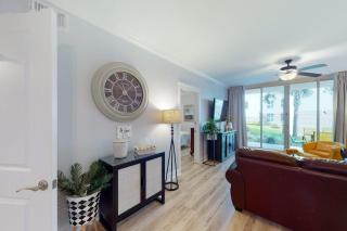 Handicap accessible ground-floor condo on Okaloosa Island Waterfall Lazy River - 4