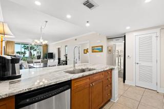 Second floor bright & Spacious condo with resort amenities ocean views & W&D - 2
