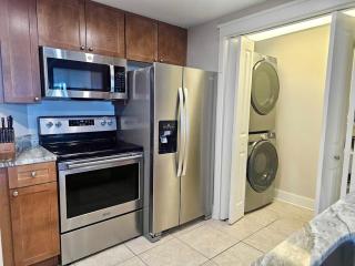 Second floor bright & Spacious condo with resort amenities ocean views & W&D - 1