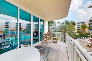 Ocean-view condo with heated pool hot tub gym & W&D - snowbird-friendly - 7