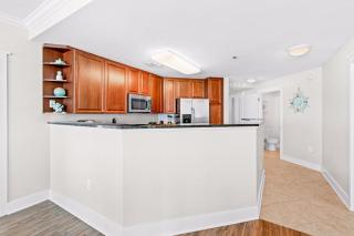 Picturesque Condo At Waterscape Expansive Balcony Waterfall Lazy River - 3