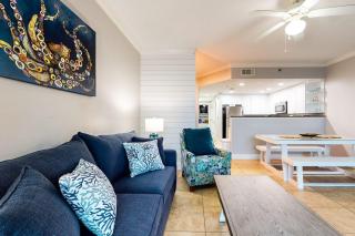 3rd-floor spacious condo at Waterscape - steps to beach & lazy river - 4