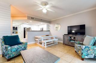 3rd-floor spacious condo at Waterscape - steps to beach & lazy river - 3
