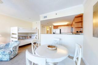 3rd Floor Spacious Beachy Condo At Waterscape Waterfall Lazy River - 3