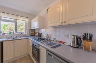 Central Swanage 2 Bed Apartment with Parking - 6