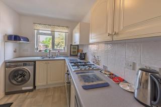 Central Swanage 2 Bed Apartment with Parking - 4