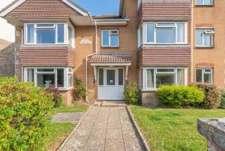 Central Swanage 2 Bed Apartment with Parking - 2