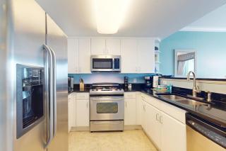 Waterscape Condo w Shared Amenities Seasonal Beach Service Included - 2