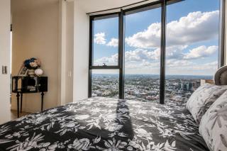 Luxury Sunset Retreat Stunning Skyline Views - 9