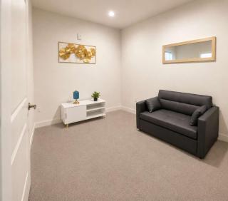 Stylish 3BR 2BT Retreat with Parking Near Temple Sq - 7