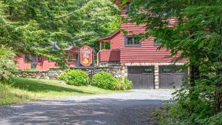 Vermont Ski Getaway off of Mountain Rd - 4