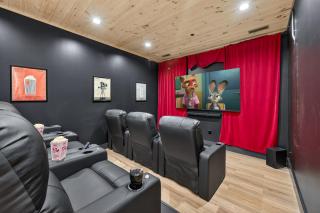 Heated Indoor Pool, Theater, Game Room & Hot Tub near Pigeon Forge & Gatlinburg - 6