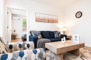 Elegant 2 Bed 2 Bath - Downtown - Free Parking, Suite #101 - 8