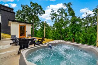 1414 Social Luxury Cabin New Build Hot Tub Rooftop Deck Sevierville TN - 9