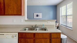 Landing Beautiful 1BD Pool Gym - 6