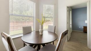 Landing Beautiful 1BD Pool Gym - 3