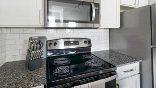 Landing Beautiful 1BD in Copperfield - 4