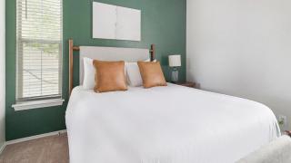 Landing Beautiful 1BD in Copperfield - 2