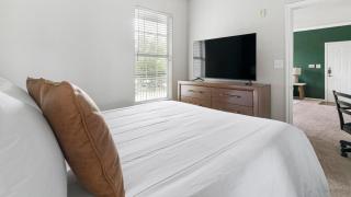 Landing Beautiful 1BD in Copperfield - 1