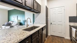 Landing Stylish 1BD Gym - 4