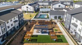 Landing Apartments - The Chloe Kyle - 2
