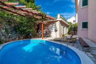 Seaside apartments with a swimming pool Medici, Omis - 7461 - 1