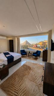 Leeda Pyramids View - 2