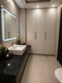 Canal Facing Luxury Suite Bahria Town Lahore - 3