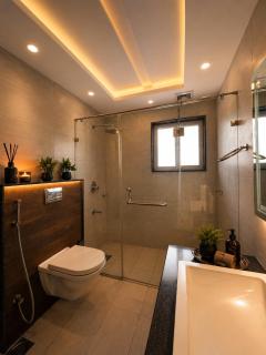 Canal Facing Luxury Suite Bahria Town Lahore - 4