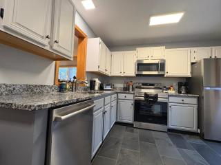 Lincoln White Mountain Retreat-2BR, Loon Mnt, King bed, Monthly Rental - 5