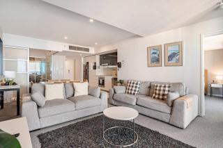 Hilton-Signed Level 27 Oceanview Apt with car park - Gold Coast - 5
