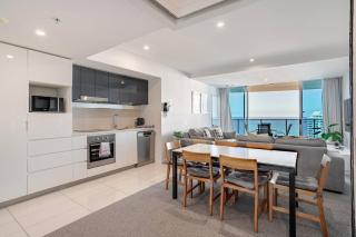 Hilton-Signed Level 27 Oceanview Apt with car park - Gold Coast - 3