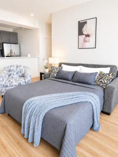Modern Downtown Suite & Walk to Convention Center, Suite 104 - 5