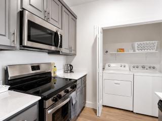 Modern Downtown Suite & Walk to Convention Center, Suite 104 - 1