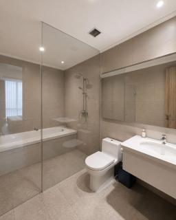 Premium 2 Bed bathtub Menara Jakarta TowerAzzure - 5