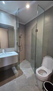 Premium 2 Bed bathtub Menara Jakarta TowerAzzure - 3
