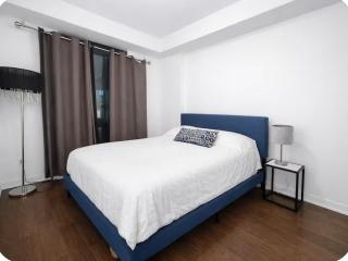 Beautiful 2br appartment in downtown Montreal with free underground parking - 3