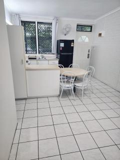 Private Twin Room in a Shared Apartment, Darwin CBD, Walk to Waterfront & Esplanade - 5