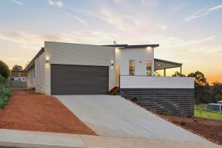 Stylish Escape with Panoramic Hill Views I Sleeps 12 - 9